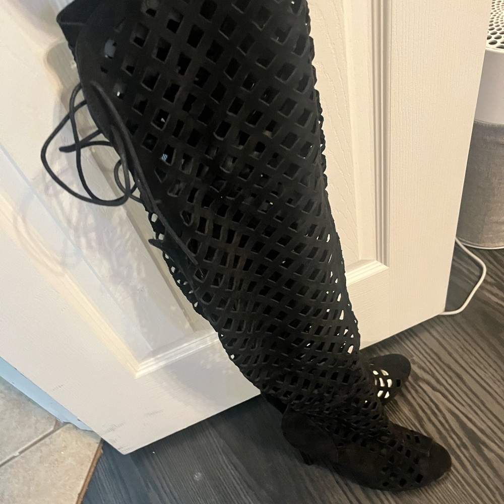 Black cape Robbin boots - Picture 2 of 8